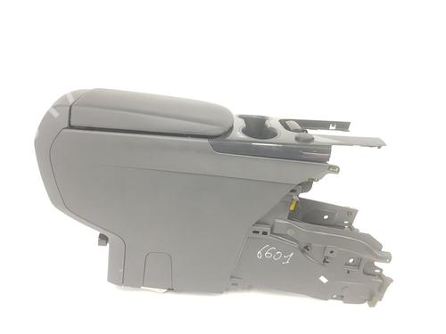 Used Armrest / Center console PEUGEOT 3008 I MPV (0U_) 1.6 HDi 115 / BlueHDi 115 (116 hp) 15990348