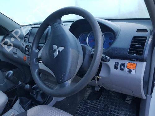 Bouton de warning MITSUBISHI L200 / TRITON (KA_T, KB_T) 2.5 DI-D 4WD (KB4T) | BP13097024I22 