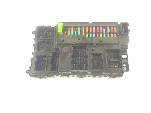 Used Fuse box Fuse box 37014001 37014001