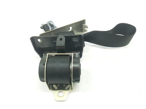 Used Rear center seatbelt TOYOTA HILUX VIII Pickup (_N1_) 2.8 TD 4WD (GUN126) (204 hp) 15083149
