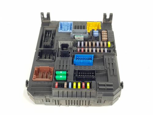 Used Fuse box Fuse box 37794717 37794717