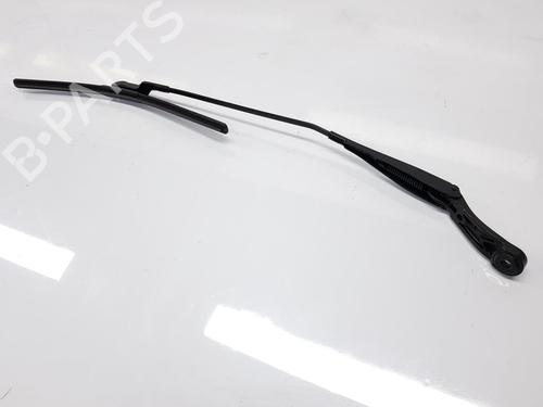 Used Front windshield wiper arm PEUGEOT 308 SW II (LC_, LJ_, LR_, LX_, L4_) 1.6 BlueHDi 120 (120 hp) 15580976