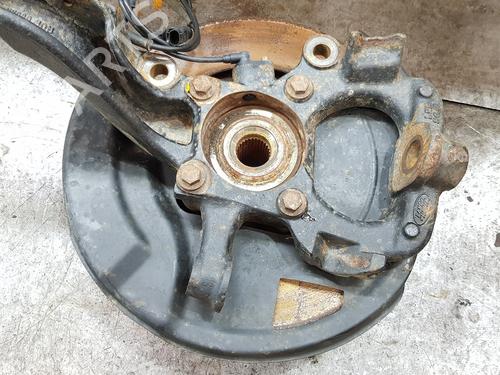 Right front steering knuckle LAND ROVER DISCOVERY III (L319) 2.7 TD 4x4 | BP20187515M26 