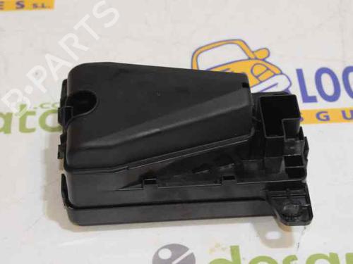 Caja reles / fusibles LAND ROVER DEFENDER Station Wagon (L316) 2.5 Td5 4x4 (L316) (122 hp) 772761