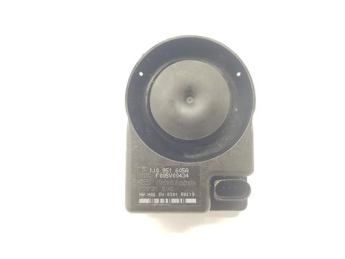 Used Horn VW TOUAREG (7LA, 7L6, 7L7) 3.0 V6 TDI (225 hp) 15839025