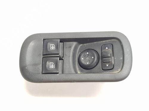 Venstre fortil elrude kontakt Venstre fortil elrude kontakt RENAULT MASTER III Platform/Chassis (EV, HV, UV) 2.3 dCi 165 FWD (EV0P, EV0U, EV11, EV12, HV0P, HV0U,... (163 hp) 39726322 39726322