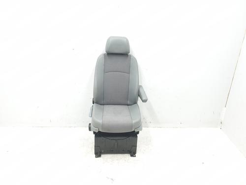 Used Right front seat MERCEDES-BENZ VIANO (W639) CDI 2.2 (639.811, 639.813, 639.815, 639.711, 639.713) (163 hp) 29290374