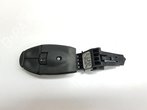 Used Steering wheel controls PEUGEOT 308 II (LB_, LP_, LW_, LH_, L3_) [2013-2021]  25997460