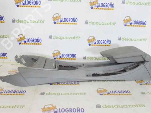 Used Armrest / Center console BMW 1 (E81) 118 i (143 hp) 7894029