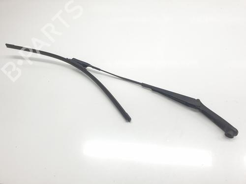 Used Front windshield wiper arm AUDI Q2 (GAB, GAG) 1.6 TDI (115 hp) 21095511