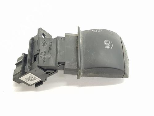 steering-wheel-controls-renault-master-iii-platformchassis-ev-hv-uv-2010-37014282 main image