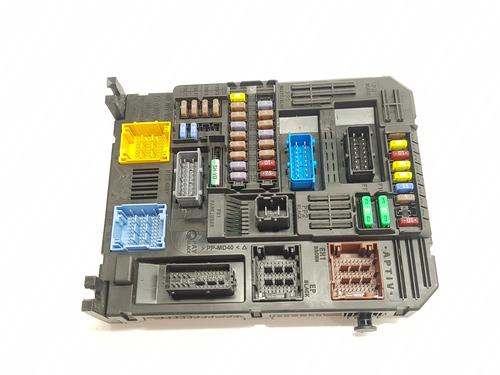 Used Fuse box Fuse box 38098323 38098323