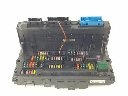 Used Fuse box BMW 5 Touring (F11) 535 d (299 hp) 19073176