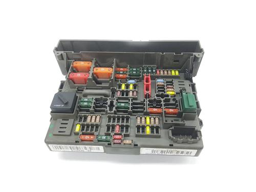 Fuse box BMW 3 (E90) 320 d (177 hp) 15398520