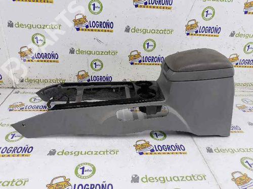 Used Armrest / Center console Armrest / Center console KIA SORENTO I (JC) 2.5 CRDi (170 hp) 7895583 7895583