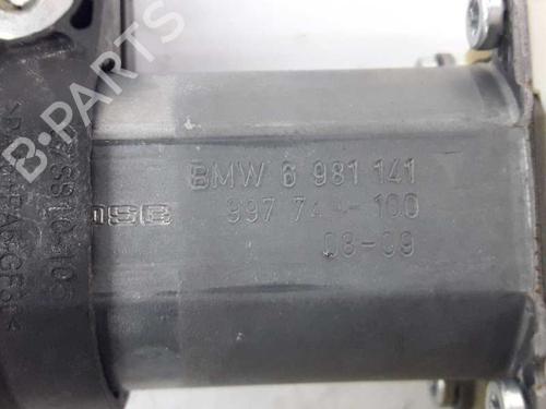 Left front window motor BMW 5 Touring (E61) 530 d | BP2992806E21 