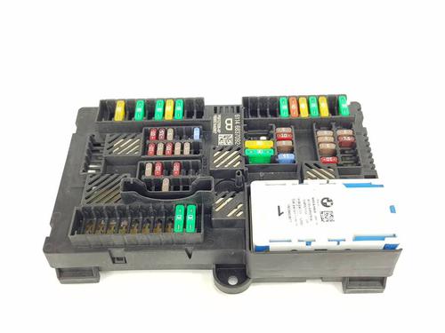 Used Fuse box Fuse box 39074410 39074410