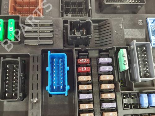 Fuse box CITROËN C4 III (BA_, BB_, BC_) 1.2 Hybrid 136 (BAHPYJ) | BP39517158E1 - Image 4