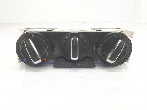 Used Climate control Climate control AUDI A1 Sportback (8XA, 8XF) 1.0 TFSI (95 hp) 9826225 9826225