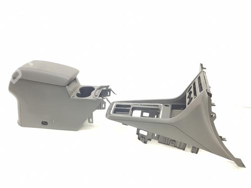 Used Armrest / Center console SEAT ATECA (KH7, KHP) 1.5 TSI (150 hp) 28828007