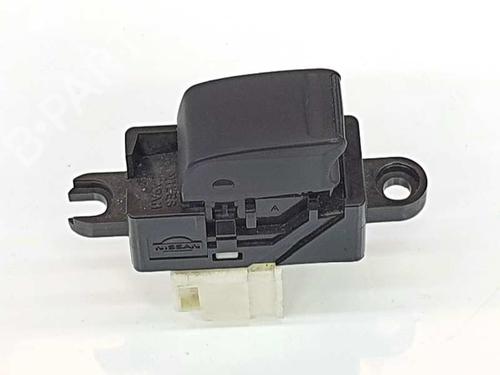 Right rear window switch NISSAN X-TRAIL I (T30) 2.2 DCi FWD | BP7822513I28 