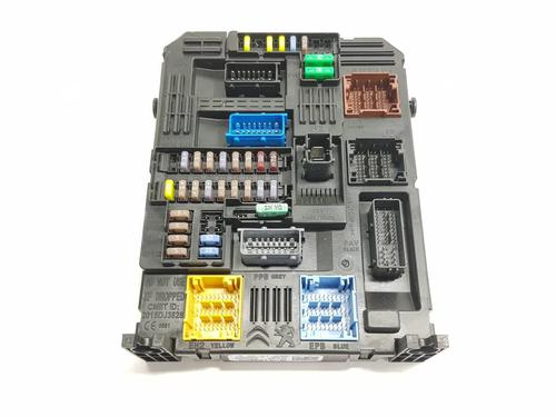 Used Fuse box Fuse box 38648892 38648892