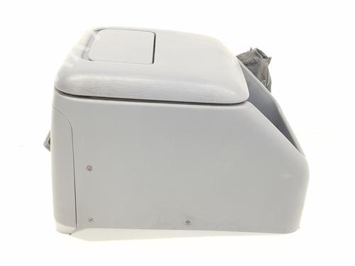 Accoudoir central TOYOTA LAND CRUISER 90 (_J9_) 3.0 TD (KZJ90_, KZJ95_, KZJ90R, KZJ95R, KZJ90W, KZJ95W) (125 hp) 31888062