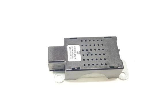 Used Electronic module Electronic module VW GOLF VI (5K1) 1.2 TSI (105 hp) 33430820 33430820