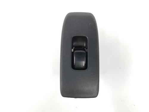 Used Right front window switch MITSUBISHI PAJERO III (V7_W, V6_W) 3.2 Di-D (V68W, V78W) (165 hp) 8290793