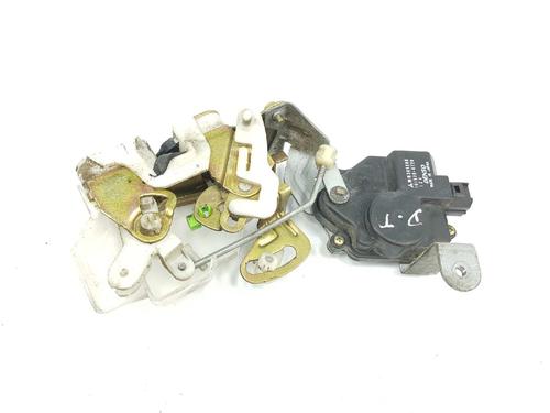Used Rear right lock MITSUBISHI PAJERO III (V7_W, V6_W) 3.2 Di-D (V68W) (160 hp) 6922958
