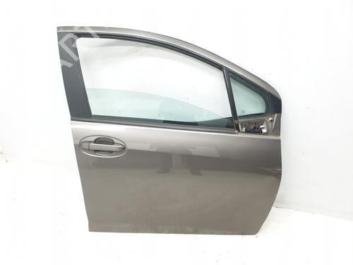 Used Right front door TOYOTA YARIS (_P13_) 1.5 Hybrid (NHP130_, NHP130) (101 hp) 27881509
