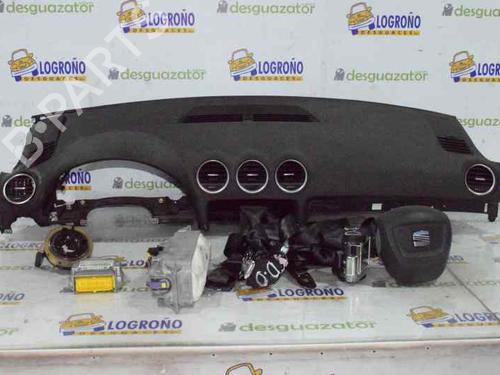 Kollisonspute sett SEAT EXEO (3R2) 2.0 TDI (143 hp) 818121
