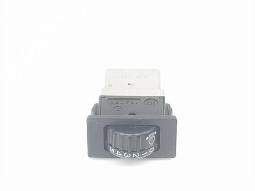 Used Headlight switch TOYOTA LAND CRUISER 90 (_J9_) 3.0 TD (KZJ90_, KZJ95_, KZJ90R, KZJ95R, KZJ90W, KZJ95W) (125 hp) 18709255