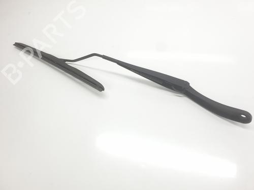 front-windshield-wiper-arm-renault-arkana-i-lcm_-ldn_-2019-33411876 main image