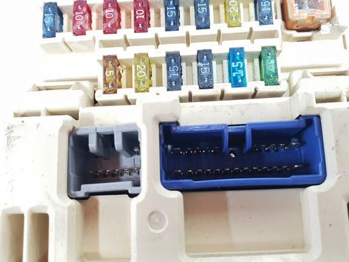 Skrzynka bezpieczników TOYOTA LAND CRUISER 90 (_J9_) 3.0 TD (KZJ90_, KZJ95_, KZJ90R, KZJ95R, KZJ90W, KZJ95W) | BP30699362E1 