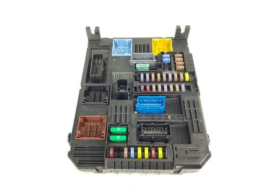 Used Fuse box Fuse box 38486022 38486022