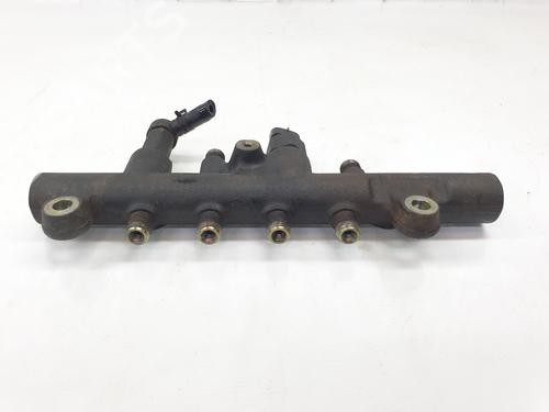 Used Injection rail Injection rail 38075876 38075876
