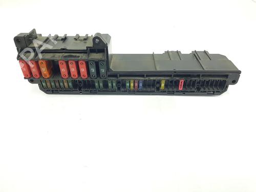 Used Fuse box BMW 5 (E60) 520 i (170 hp) 8133381