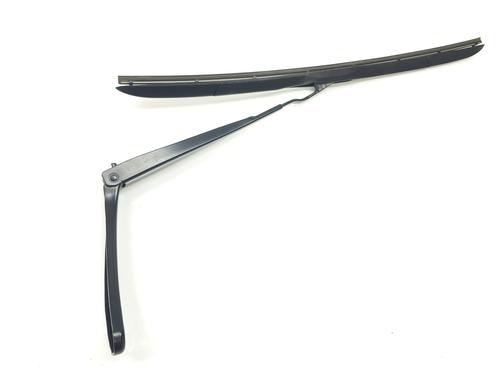front-windshield-wiper-arm-renault-arkana-i-lcm_-ldn_-2019-33276894 main image