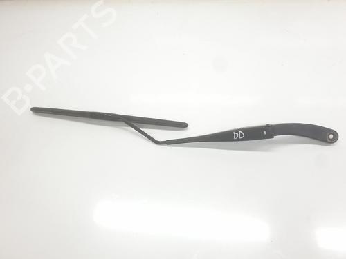 front-windshield-wiper-arm-renault-arkana-i-lcm_-ldn_-2019-34266920 main image