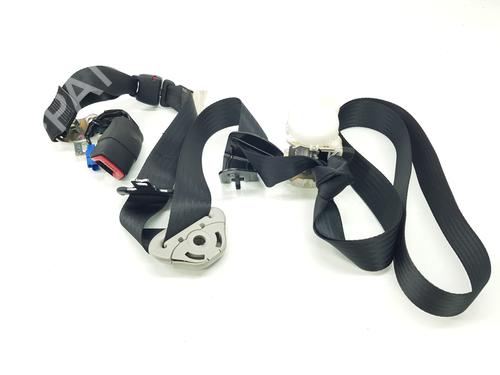Used Rear center seatbelt TOYOTA YARIS (_P13_) 1.5 Hybrid (NHP130_, NHP130) (101 hp) 20658736