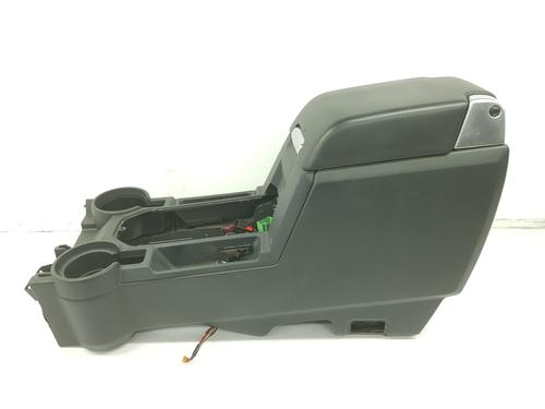 Used Armrest / Center console LAND ROVER DISCOVERY III (L319) 2.7 TD 4x4 (190 hp) 8049646