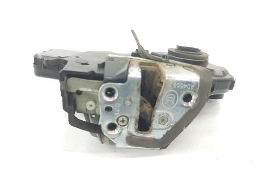 Used Tailgate lock TOYOTA RAV 4 III (_A3_) 2.2 D 4WD (ALA30_, ALA30R) (136 hp) 10136561