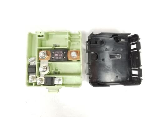 Used Fuse box BMW X3 (E83) 2.0 d (150 hp) 13524240