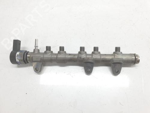 Used Injection rail BMW 5 (F10) 520 d (190 hp) 10257887