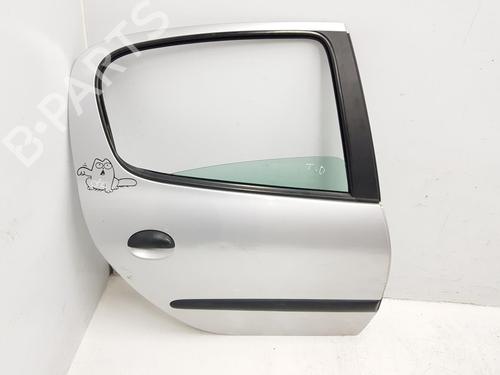 Used Right rear door PEUGEOT 206 Hatchback (2A/C) 1.6 16V (109 hp) 15728296