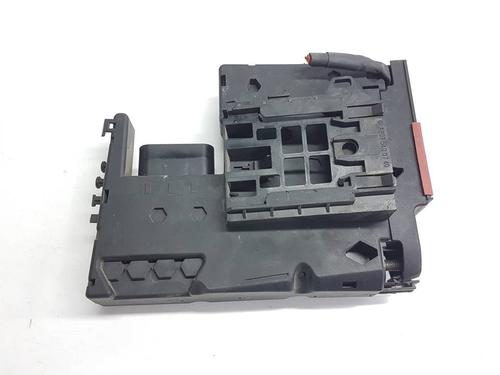 Used Fuse box Fuse box 39029505 39029505