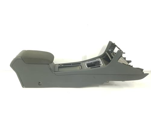 Used Armrest / Center console VW GOLF VII (5G1, BQ1, BE1, BE2) 1.0 TSI (115 hp) 9872068