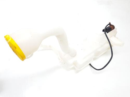 windscreen-washer-tank-renault-arkana-i-lcm_-ldn_-2019-34267524 main image