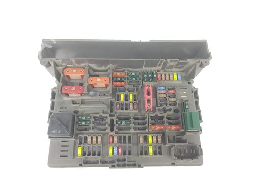 Used Fuse box BMW 1 Convertible (E88) 118 d (143 hp) 15559415